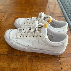Nike low blazer size 7